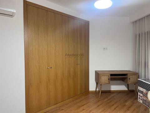 Apartamento T2 - condominio fechado - piscina - lugar garagem - Portimão