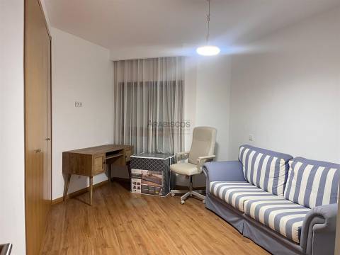 Apartamento T2 - condominio fechado - piscina - lugar garagem - Portimão