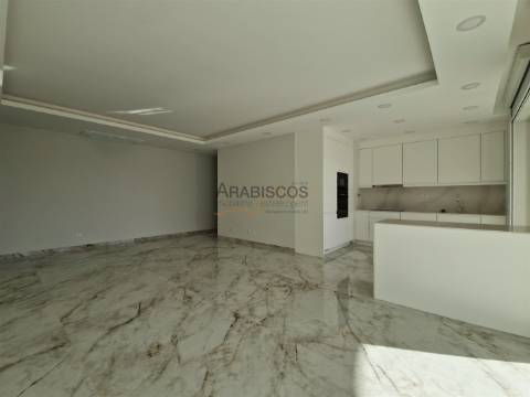 Apartamento T4 - Varandas com 46 m2 - Piscina - Ar Condicionado - Piso Radiante - Lagos - Algarve