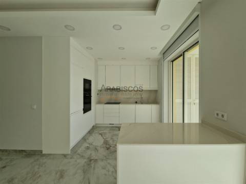 Apartamento T4 - Varandas com 46 m2 - Piscina - Ar Condicionado - Piso Radiante - Lagos - Algarve