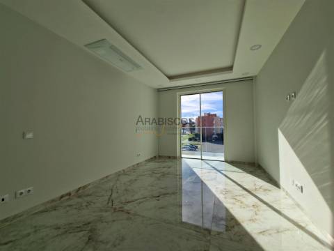 Apartamento T4 - Varandas com 46 m2 - Piscina - Ar Condicionado - Piso Radiante - Lagos - Algarve