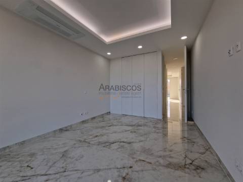 Apartamento T4 - Varandas com 46 m2 - Piscina - Ar Condicionado - Piso Radiante - Lagos - Algarve