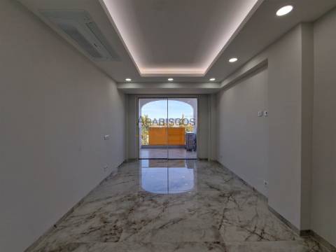 Apartamento T4 - Varandas com 46 m2 - Piscina - Ar Condicionado - Piso Radiante - Lagos - Algarve
