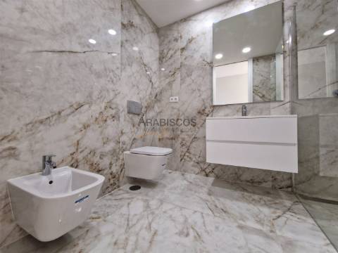 Apartamento T4 - Varandas com 46 m2 - Piscina - Ar Condicionado - Piso Radiante - Lagos - Algarve