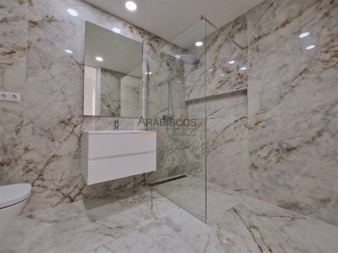 Apartamento T4 - Varandas com 46 m2 - Piscina - Ar Condicionado - Piso Radiante - Lagos - Algarve