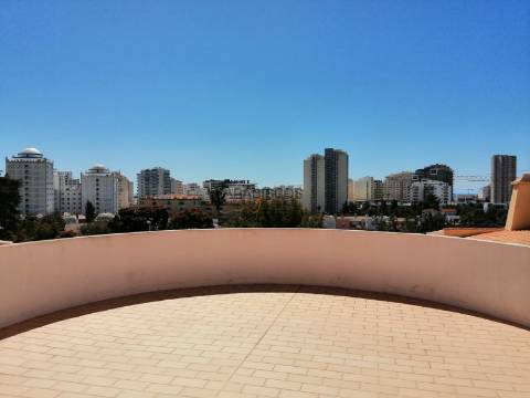 Estúdio - Vila Rosa - Condomínio fechado - Piscinas - Lugar garagem - Portimão
