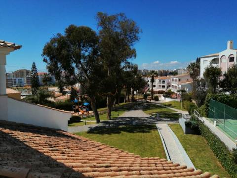 Estúdio - Vila Rosa - Condomínio fechado - Piscinas - Lugar garagem - Portimão