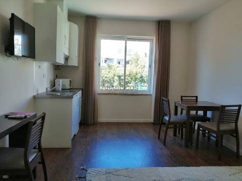 Estúdio - Vila Rosa - Condomínio fechado - Piscinas - Lugar garagem - Portimão