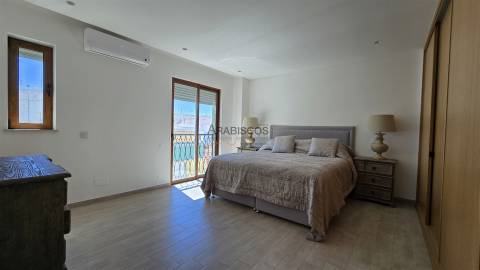 Magnífico T6 - Centro de Alvor - Luxuosa - Vistas Deslumbrantes - Piscina - Jacuzzi - Garagem