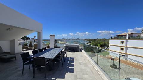 Magnífico T6 - Centro de Alvor - Luxuosa - Vistas Deslumbrantes - Piscina - Jacuzzi - Garagem