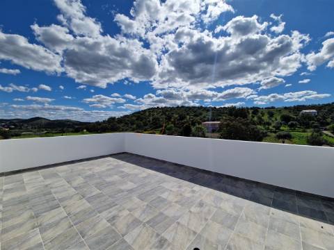 Moradia T3 - Terraço com 30 m2 - Quintal - Garagem - Odelouca - Silves - Algarve