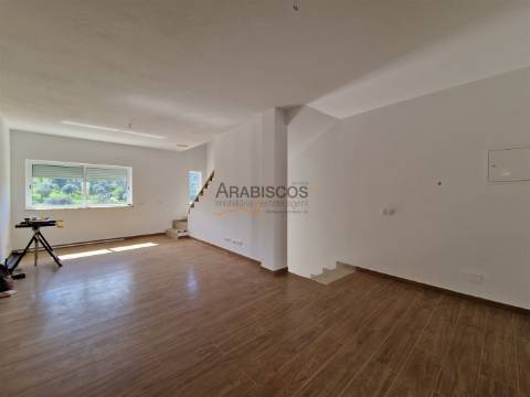 Moradia T3 - Terraço com 30 m2 - Quintal - Garagem - Odelouca - Silves - Algarve