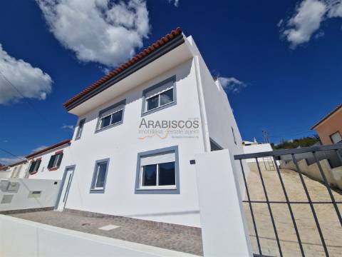 Moradia T3 - Terraço com 30 m2 - Quintal - Garagem - Odelouca - Silves - Algarve