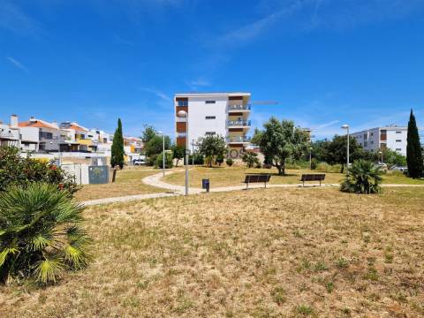 Apartamentos T2 - Varanda - 1 Lugar Garagem - Vale Lagar - Portimão