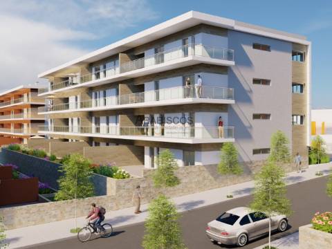 Apartamento T2 - Terraço com 38 m2 - 1 Lugar Garagem - Vale Lagar - Portimão