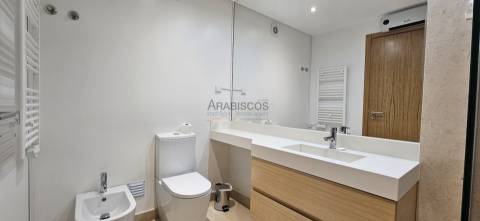 Arrendamento Anual - Apartamento T2 - condominio fechado - piscina - lugar garagem - Portimão