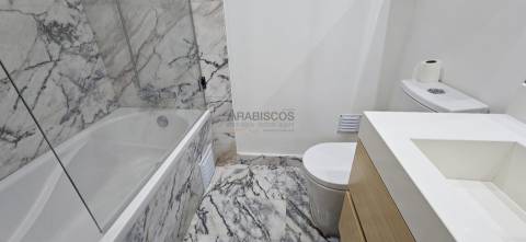 Arrendamento Anual - Apartamento T2 - condominio fechado - piscina - lugar garagem - Portimão