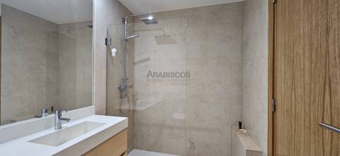 Arrendamento Anual - Apartamento T2 - condominio fechado - piscina - lugar garagem - Portimão