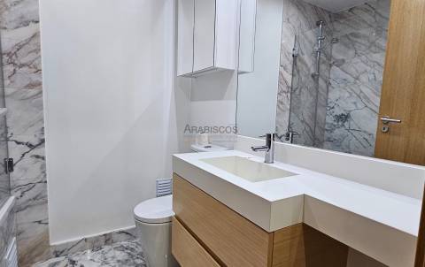 Arrendamento Anual - Apartamento T2 - condominio fechado - piscina - lugar garagem - Portimão