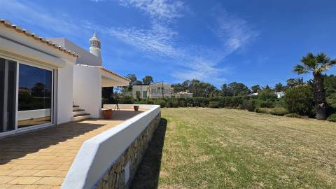 Moradia T4 - Lote de terreno 2680 m2 - Térrea - Penina - Alvor - Algarve