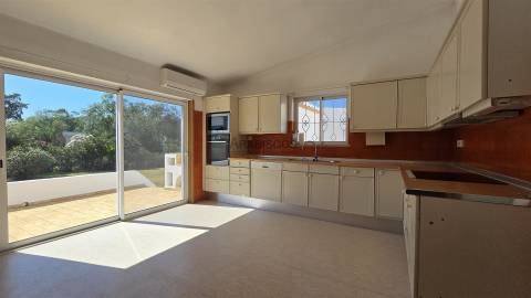 Moradia T4 - Lote de terreno 2680 m2 - Térrea - Penina - Alvor - Algarve