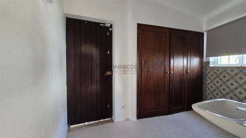 Moradia T4 - Lote de terreno 2680 m2 - Térrea - Penina - Alvor - Algarve