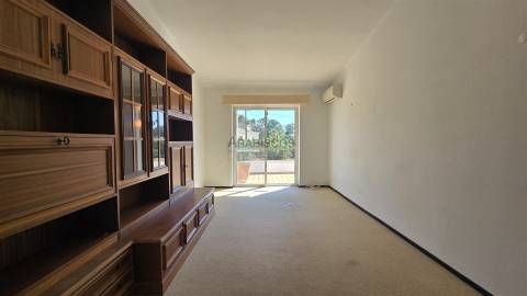 Moradia T4 - Lote de terreno 2680 m2 - Térrea - Penina - Alvor - Algarve