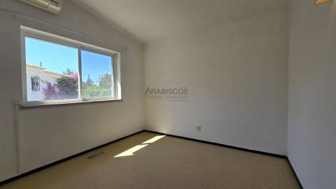 Moradia T4 - Lote de terreno 2680 m2 - Térrea - Penina - Alvor - Algarve