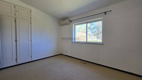 Moradia T4 - Lote de terreno 2680 m2 - Térrea - Penina - Alvor - Algarve