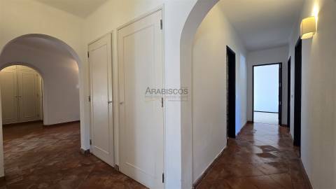 Moradia T4 - Lote de terreno 2680 m2 - Térrea - Penina - Alvor - Algarve