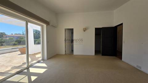 Moradia T4 - Lote de terreno 2680 m2 - Térrea - Penina - Alvor - Algarve