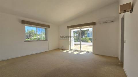 Moradia T4 - Lote de terreno 2680 m2 - Térrea - Penina - Alvor - Algarve