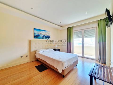 Moradia T6 - Potencial Até 6 Apartamentos - Garagem - Terraços - Bemposta - Portimão - Algarve