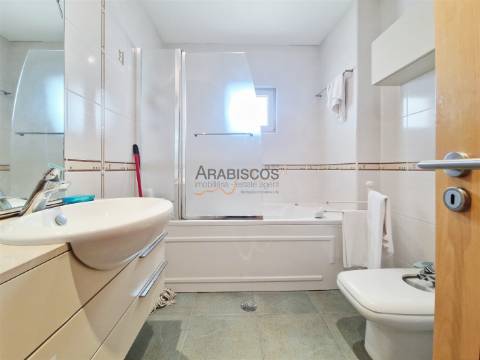 Moradia T6 - Potencial Até 6 Apartamentos - Garagem - Terraços - Bemposta - Portimão - Algarve