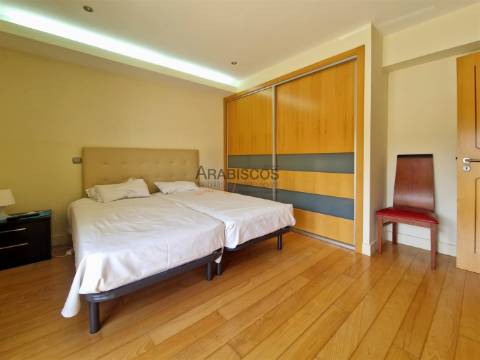 Moradia T6 - Potencial Até 6 Apartamentos - Garagem - Terraços - Bemposta - Portimão - Algarve