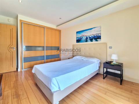 Moradia T6 - Potencial Até 6 Apartamentos - Garagem - Terraços - Bemposta - Portimão - Algarve