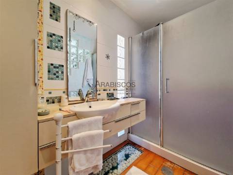 Moradia T6 - Potencial Até 6 Apartamentos - Garagem - Terraços - Bemposta - Portimão - Algarve