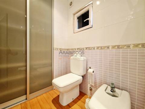 Moradia T6 - Potencial Até 6 Apartamentos - Garagem - Terraços - Bemposta - Portimão - Algarve