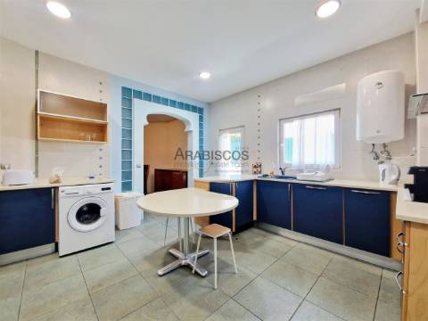 Moradia T6 - Potencial Até 6 Apartamentos - Garagem - Terraços - Bemposta - Portimão - Algarve