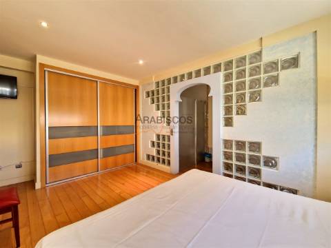 Moradia T6 - Potencial Até 6 Apartamentos - Garagem - Terraços - Bemposta - Portimão - Algarve