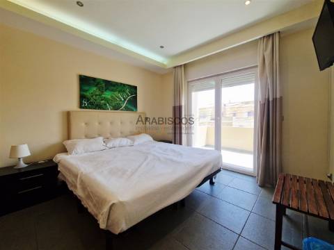 Moradia T6 - Potencial Até 6 Apartamentos - Garagem - Terraços - Bemposta - Portimão - Algarve