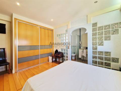 Moradia T6 - Potencial Até 6 Apartamentos - Garagem - Terraços - Bemposta - Portimão - Algarve