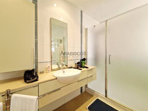 Moradia T6 - Potencial Até 6 Apartamentos - Garagem - Terraços - Bemposta - Portimão - Algarve