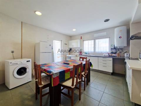 Moradia T6 - Potencial Até 6 Apartamentos - Garagem - Terraços - Bemposta - Portimão - Algarve