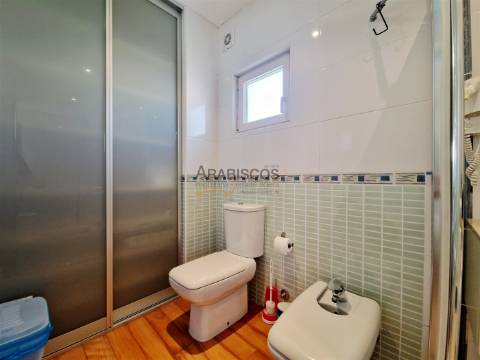 Moradia T6 - Potencial Até 6 Apartamentos - Garagem - Terraços - Bemposta - Portimão - Algarve