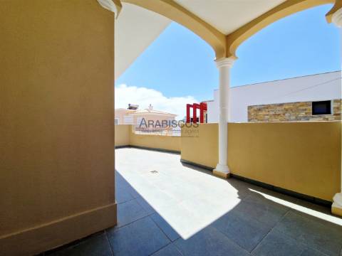 Moradia T6 - Potencial Até 6 Apartamentos - Garagem - Terraços - Bemposta - Portimão - Algarve
