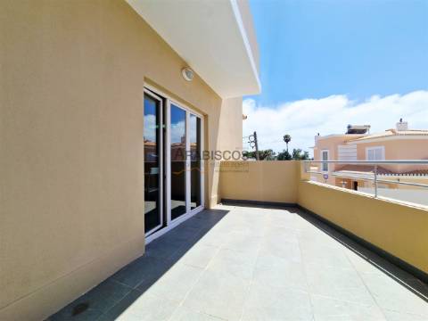 Moradia T6 - Potencial Até 6 Apartamentos - Garagem - Terraços - Bemposta - Portimão - Algarve