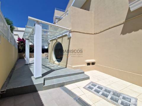 Moradia T6 - Potencial Até 6 Apartamentos - Garagem - Terraços - Bemposta - Portimão - Algarve