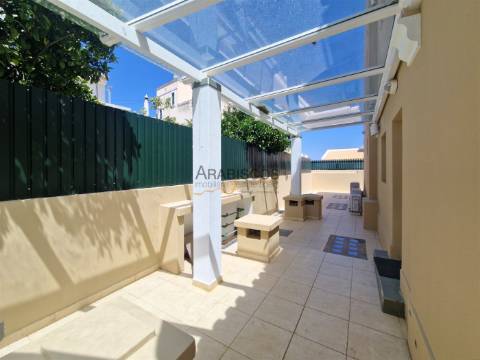 Moradia T6 - Potencial Até 6 Apartamentos - Garagem - Terraços - Bemposta - Portimão - Algarve