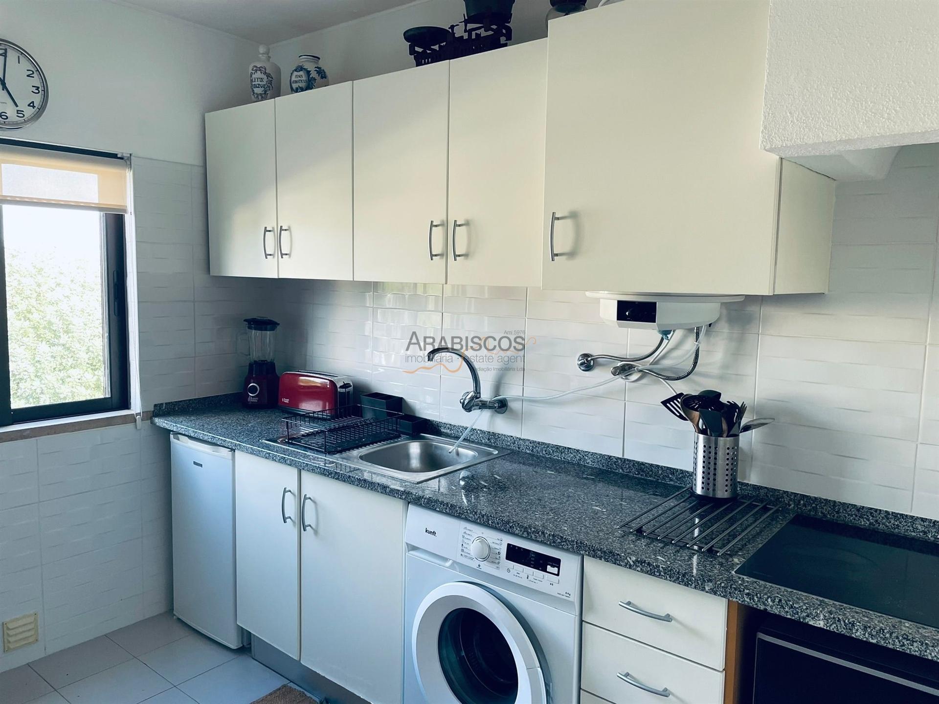 Apartamento T1 - Remodelado - Vista Mar - Varanda - Alvor - Portimão - Algarve
